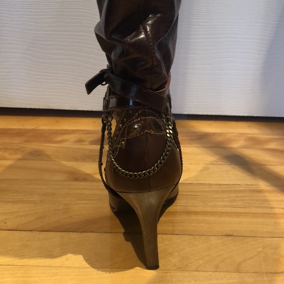 Italian lethear heeled boots brown and gold details - Picture 3 of 4
